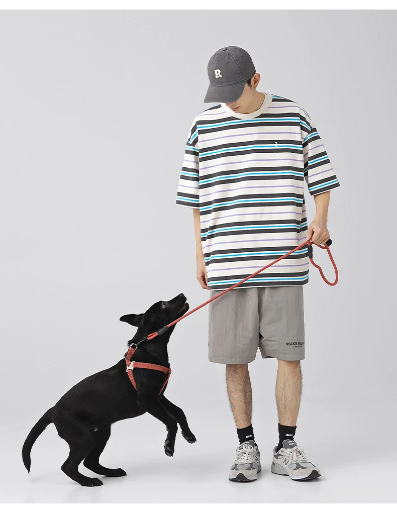 Camiseta Masculina Retrô com Listras em Cores Contrastantes, Manga Curta, Soltinha e Versátil, Perfeita para um Visual Casual e Moderno. — foto 7