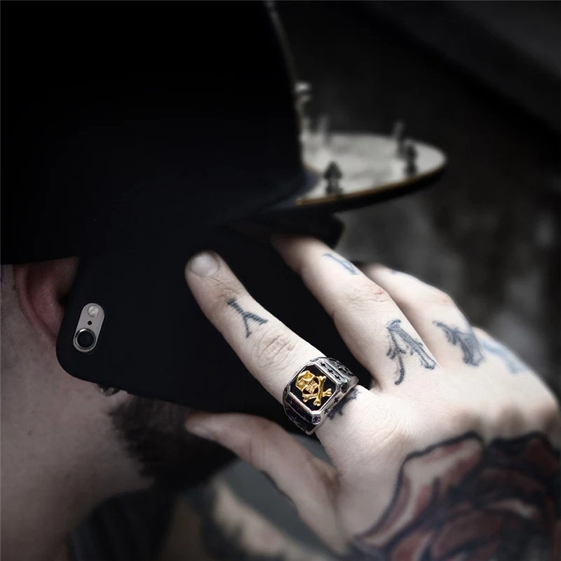 Anel de Caveira Personalidade Punk Fashion Abrace seu estilo rebelde e único com este anel marcante, ideal para looks ousados. — foto 2