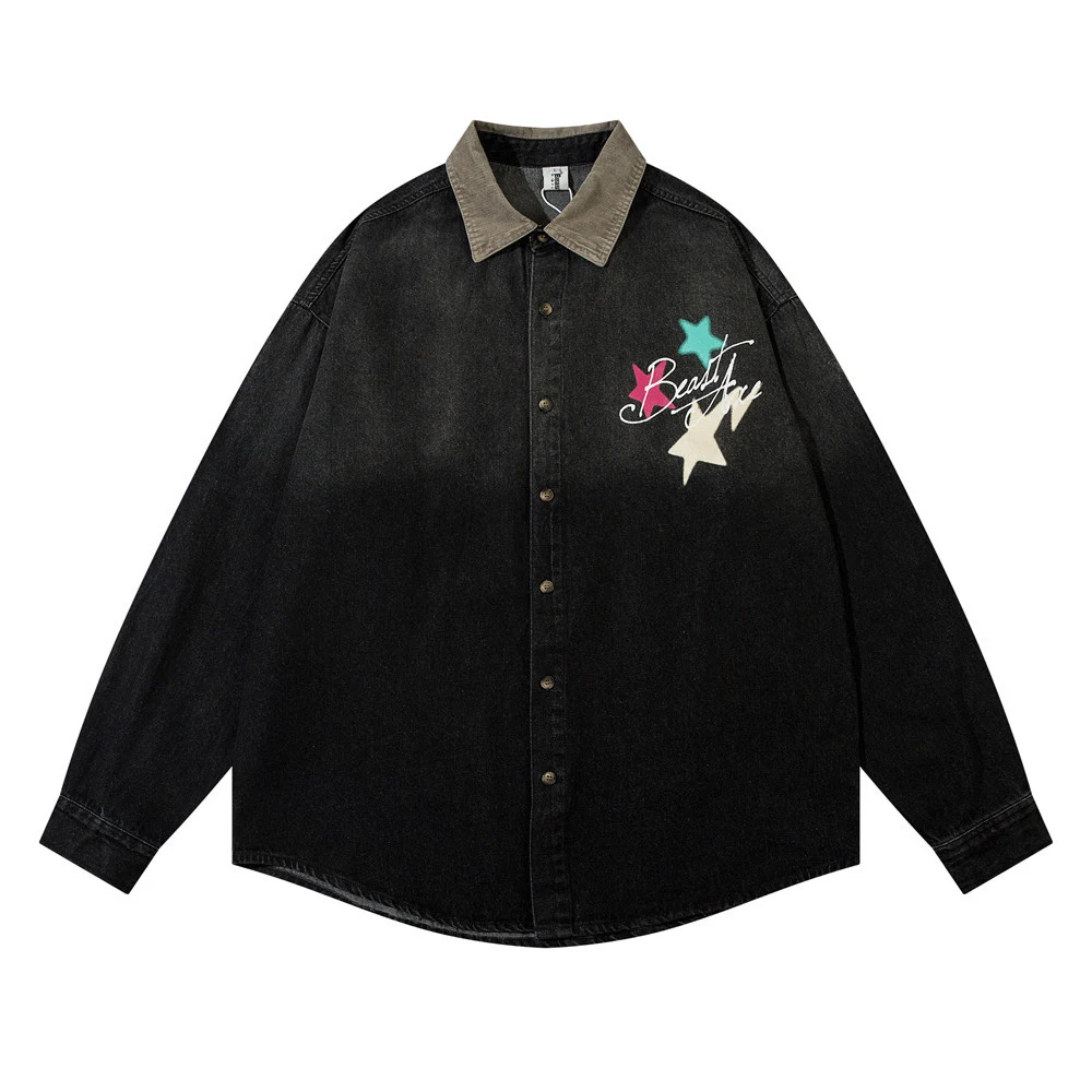 Camisa jeans com estampa de letras de estrela de cinco pontas, design moderno e estiloso, perfeita para um visual casual e cheio de personalidade, confortável. — foto 1