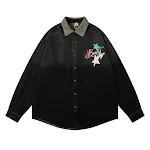 Camisa jeans com estampa de letras de estrela de cinco pontas, design moderno e estiloso, perfeita para um visual casual e cheio de personalidade, confortável. — foto 1