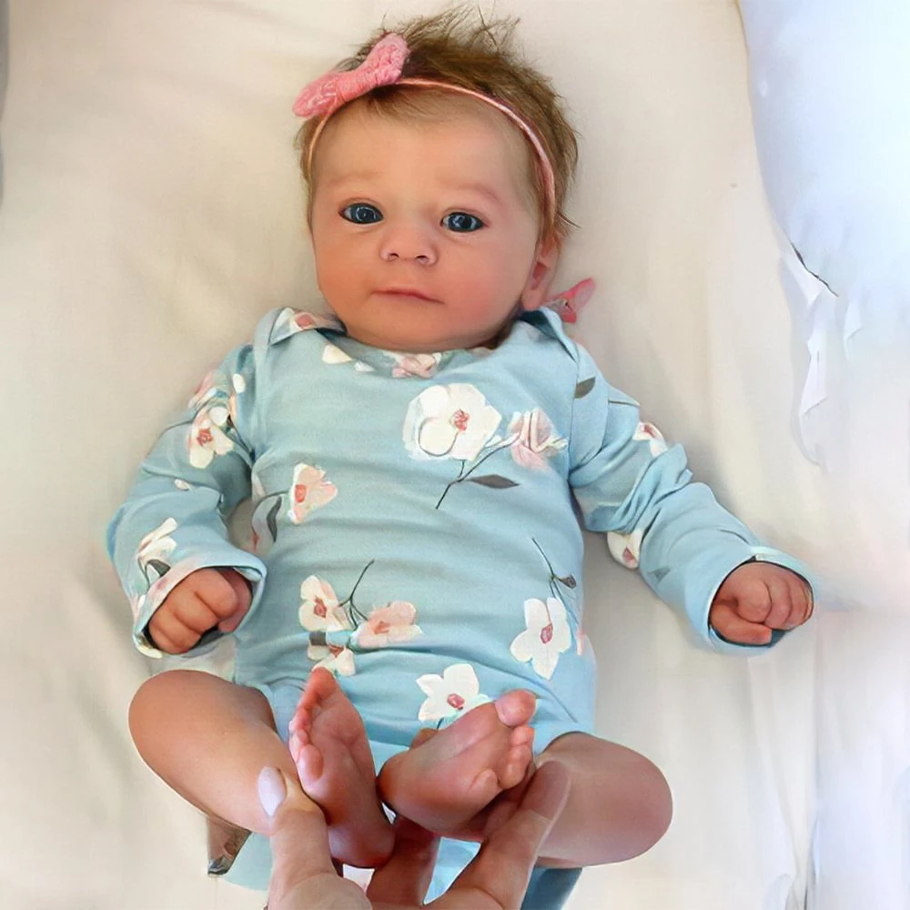 Boneca Bebê de Simulação de 17 polegadas com Roupa Floral, estimula a imaginação e o cuidado, perfeita para brincar e amar. — foto 1