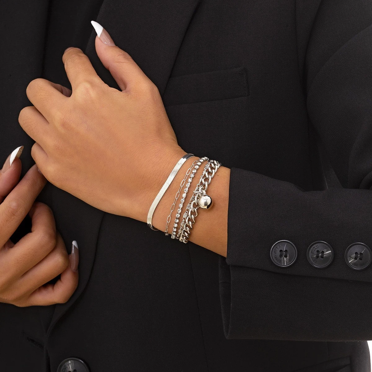 Conjunto de pulseiras vintage com strass para personalidade, um acessório elegante e único, ideal para realçar seu estilo com brilho. — foto 7