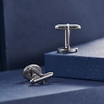 Abotoaduras de camisa de aço inoxidável prateado com cruz oval, acessórios de joias para homens. Elegância e sofisticação. — foto 4