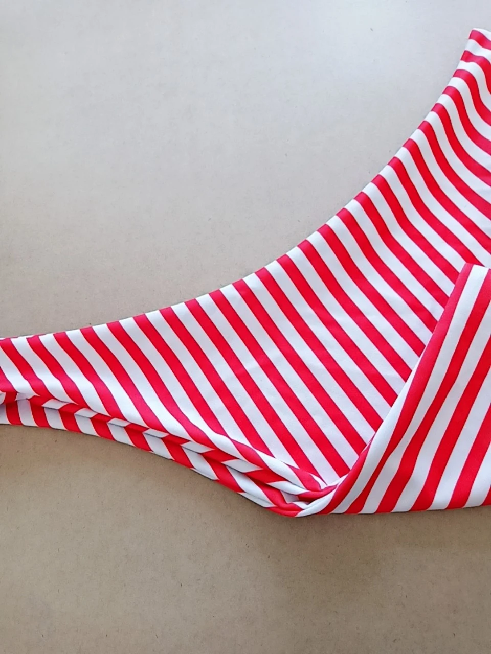 Striped printed bikini split swimsuit. Enjoy your summer with this stylish and comfortable swimwear, perfect for the bea — photo 11