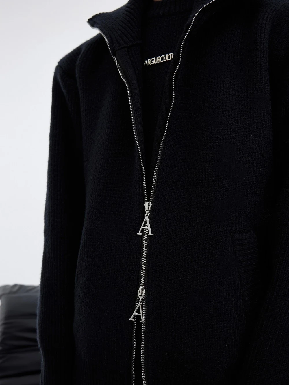 Deconstructing Fake Two Piece Knitted Sweaters For A Small Crowd. Experience comfort, style and sophistication effortles — photo 4
