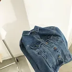 Blusa casual solta e fina, perfeita para o dia a dia. Confortável e leve, ideal para um visual relaxado e fresco. Aproveite o conforto. — foto 21