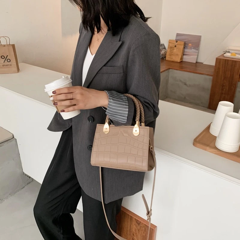 Bolsa Pequena Feminina Versátil, Nova Moda, Bolsa de Ombro Transversal, Bolsa Quadrada, Perfeita para o Dia a Dia e Sair com Estilo. — foto 3