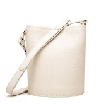 Bolsa bucket de couro bovino de camada superior casual para mulheres. Elegância e praticidade em um design espaçoso, perfeita para o dia a dia. — foto 1