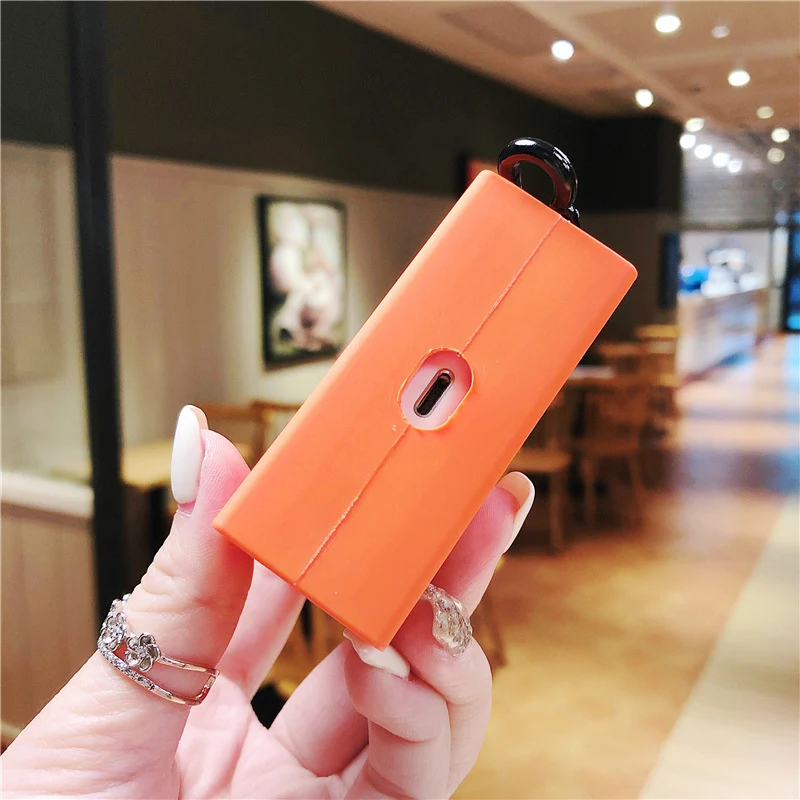 Custodia in silicone per auricolari Bluetooth wireless Proteggi i tuoi auricolari con questa custodia antiurto, facile da pulire e perfettamente adatta per l'uso quotidiano. — foto 6