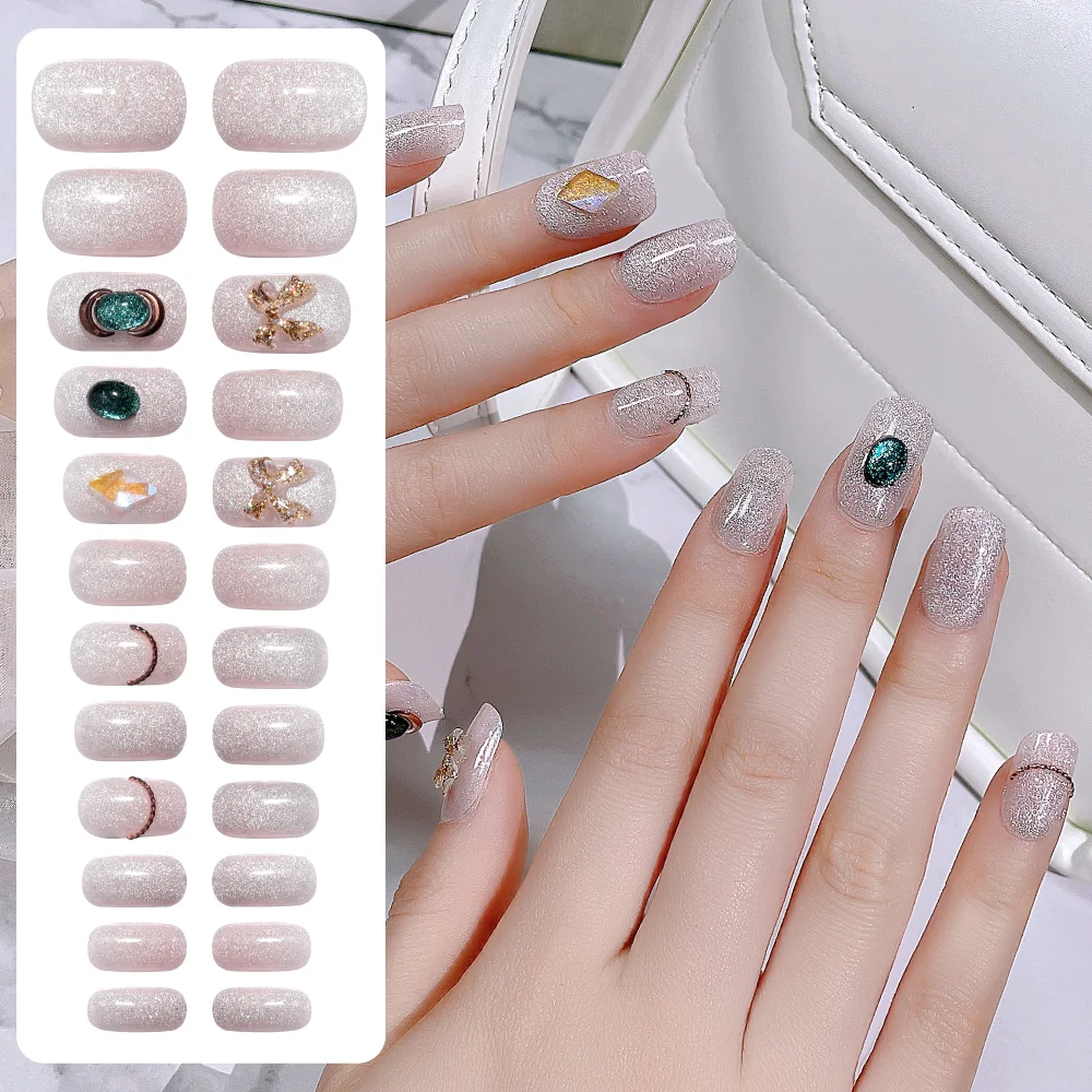 Patchs d'ongles artificiels pour nail art. Ongles instantanés avec des designs artistiques, faciles à poser. Sublimez vos mains rapidement et simplement. — photo 3