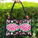 Bolsa bordada de mão feminina com estilo étnico e bordado duplo. Acessório elegante e perfeito para um visual autêntico e charmoso. — foto 2