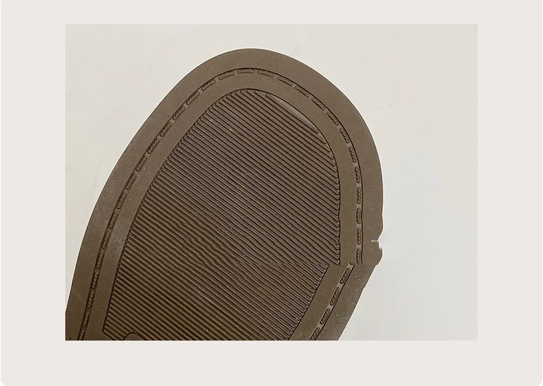 Sapatos femininos retrô estilo britânico com sola grossa em couro. Eleve seu estilo com conforto e durabilidade. Perfeitos para qualquer ocasião. — foto 4