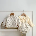 Completo invernale floreale per bambina in stile coreano, tutina con pizzo, tasca e spalline, completo due pezzi caldo. Ideale per l'inverno. — foto 14