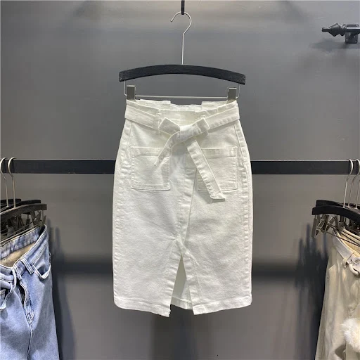 Title 2, Weiße Stretch-Denim-Rock mit hohem Bund. Bequem...