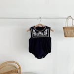 Macacão sem mangas para meninas, moda e estilo! Desfrute de conforto e elegância neste jumpsuit versátil, ideal para dias quentes e momentos de lazer. — foto 3