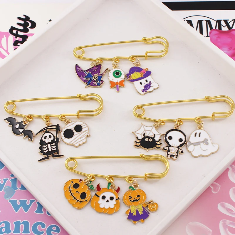 Broche de Halloween infantil com abóbora, morcego, aranha, lâmpada e mais. Um pin para sacolas e roupas, perfeito para crianças. — foto 7