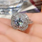 Anel de flores vintage de moda com zircônia, um acessório elegante e charmoso para adicionar um toque especial ao seu visual. — foto 3