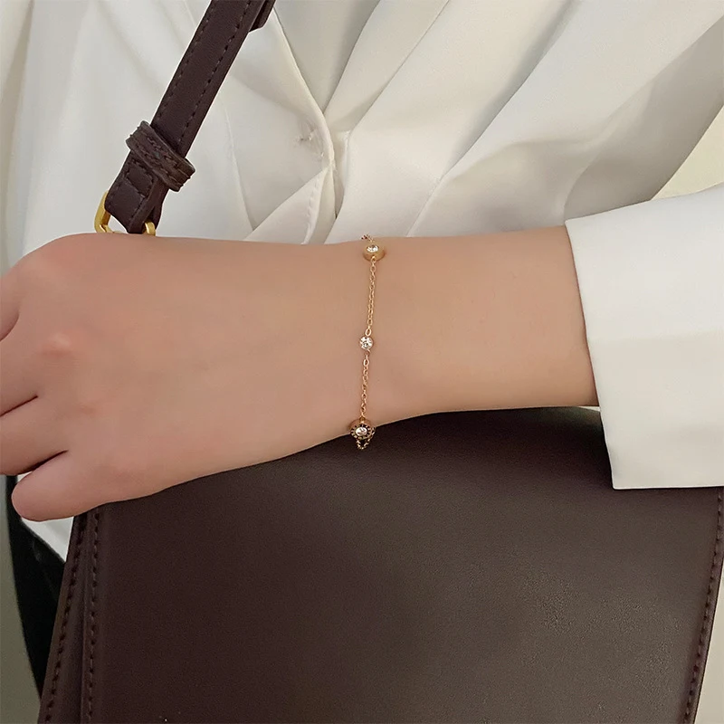 Pulseira feminina de aço titânio leve e luxuoso com design especial, elegante e durável para mulheres modernas. — foto 6
