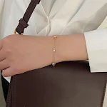 Pulseira feminina de aço titânio leve e luxuoso com design especial, elegante e durável para mulheres modernas. — foto 6
