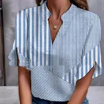 Camiseta feminina com estampa digital com decote em V e meia manga — foto 1