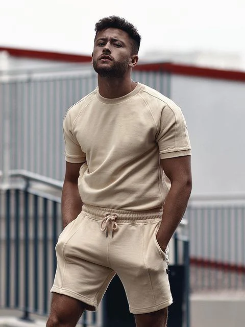 Conjunto esportivo masculino, camiseta de manga curta cáqui claro, ideal para esportes e atividades físicas, leve e confortável, perfeito para o verão. — foto 1