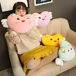 Almofada de pelúcia com asas de anjo para amor e carinho, um presente macio e aconchegante, perfeito para abraçar e decorar. — foto 1