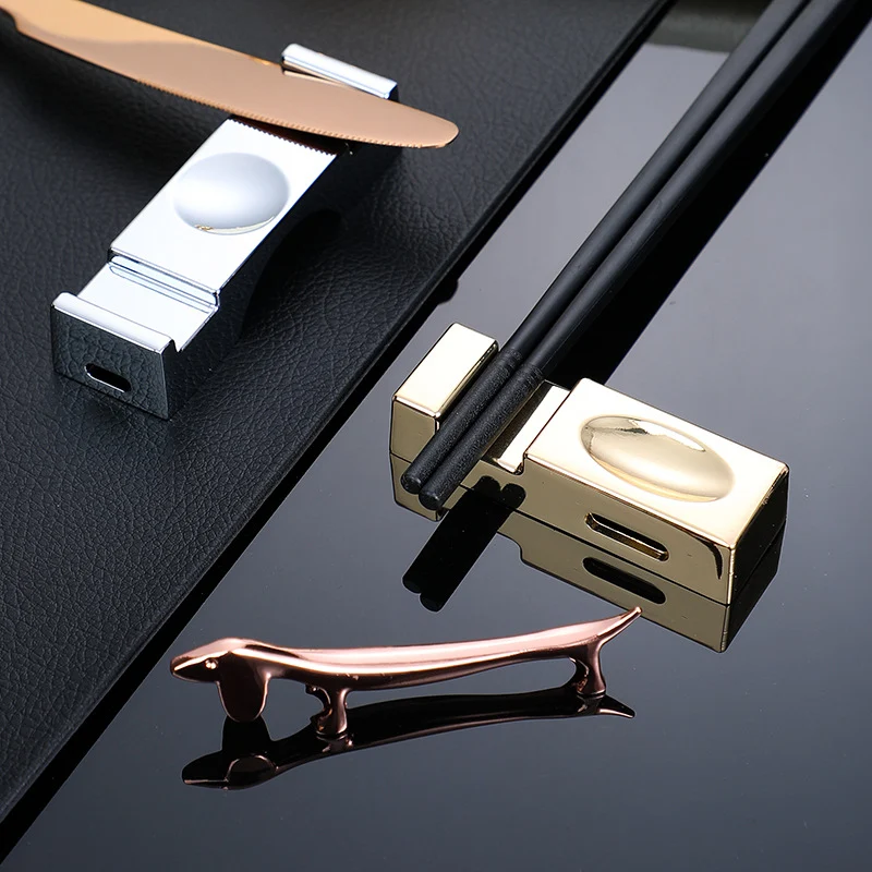 Suporte para hashi com acabamento em ouro rosa e prata, estilo almofada para colheres. Adicione sofisticação à sua mesa e eleve a experiência. — foto 7