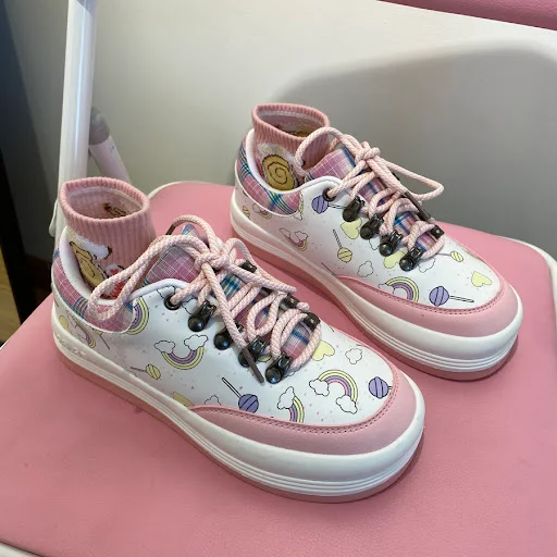 Title 3, Cute Rainbow Big Head Girl Heart Round Head Whi...