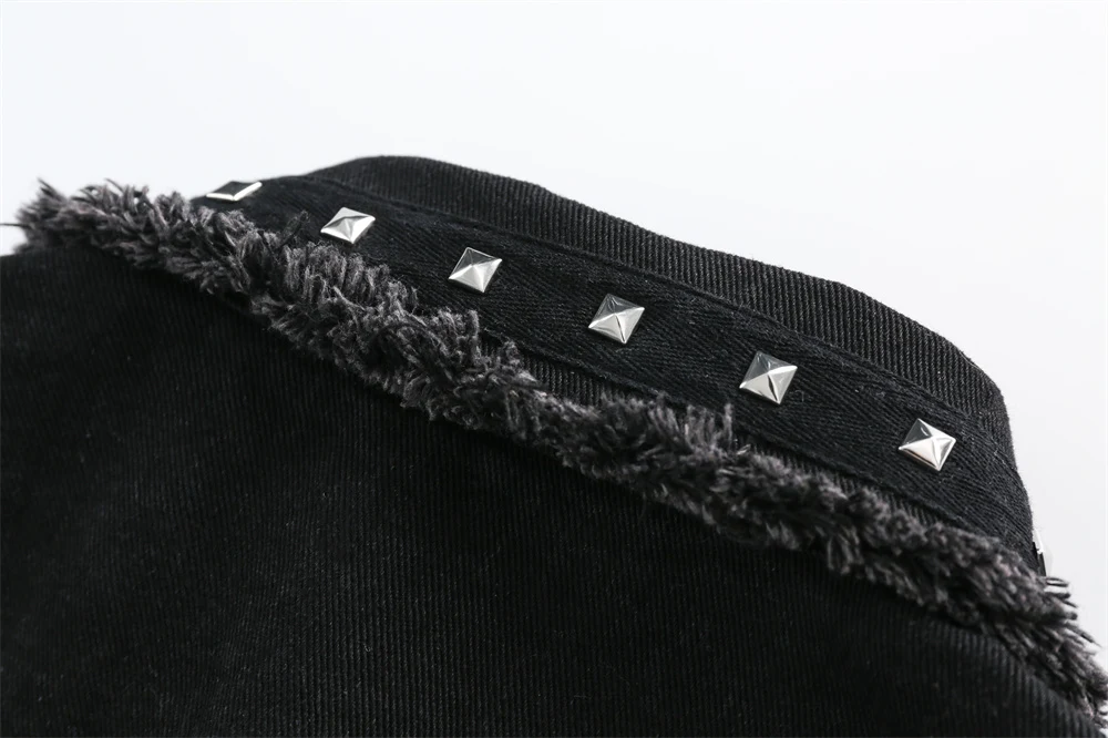 Jaqueta jeans decorativa de moda urbana hip hop rock com rebites, estilo ousado e moderno para um visual autêntico e marcante. — foto 4