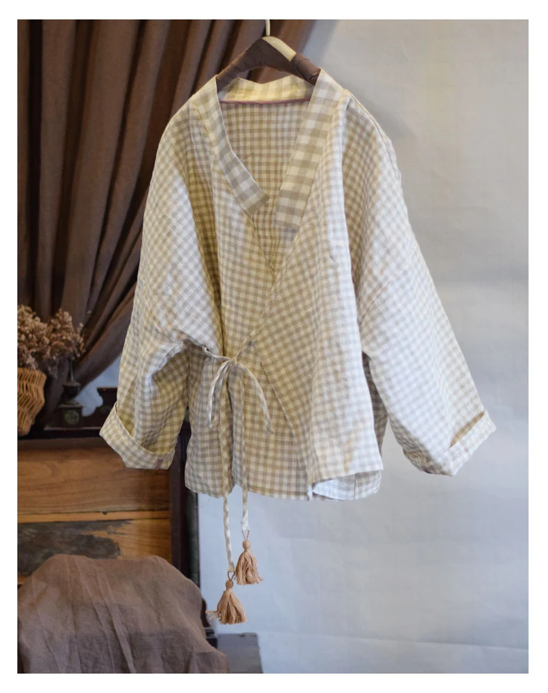 Blusa feminina de linho puro com cadarço e borlas, ideal para um visual elegante e fresco. Desfrute do conforto e estilo único. — foto 12