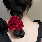 Rabo de Cavalo Bun com Flores e Advanced Sense. Elástico e Tiara para Cabelo. Penteado Elegante e Confortável. Perfeito para um Look Charmoso. — foto 10