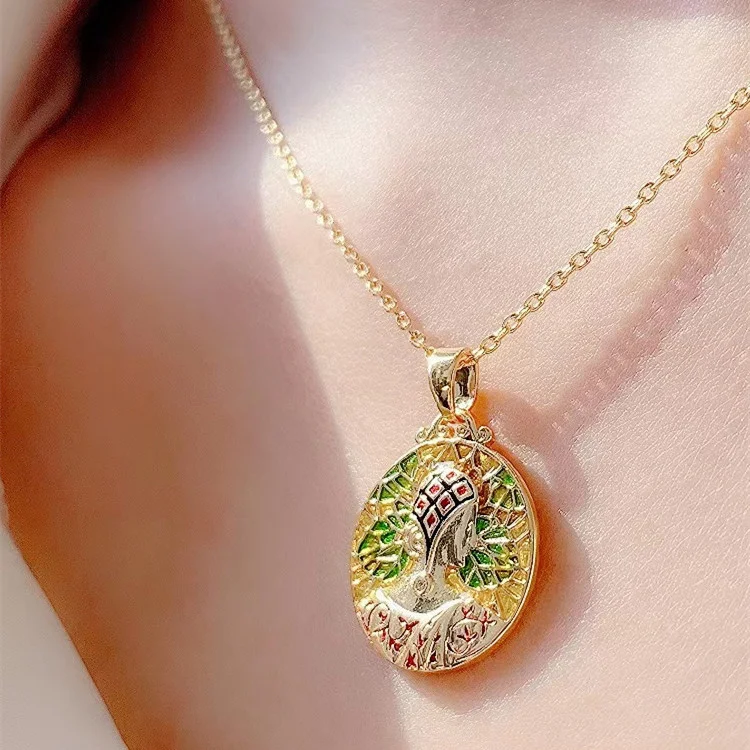 Conjunto de brincos e colar verdes com retrato em relevo, esmalte gotejado. Um toque artístico e elegante para você. — foto 3