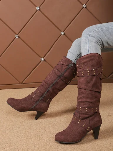 Title 10, Botas femininas de salto alto com design de tir...