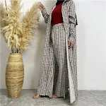 Conjunto de cardigan longo de cetim estampado com botões e calças com bolsos, perfeito para um visual elegante e confortável em diversas ocasiões. — foto 3