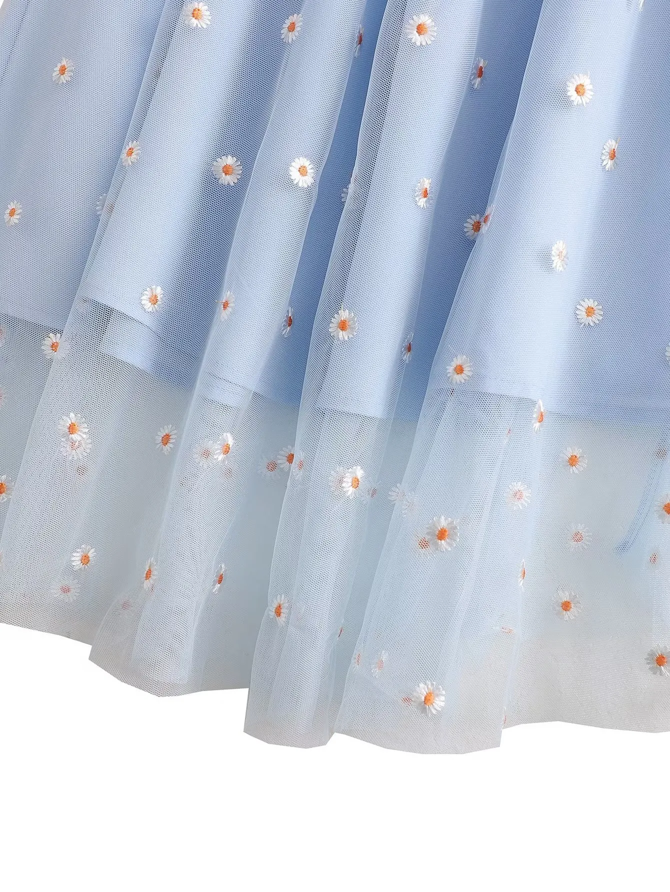 Title 10, Vestido com saia justa, mangas bufantes bordada...
