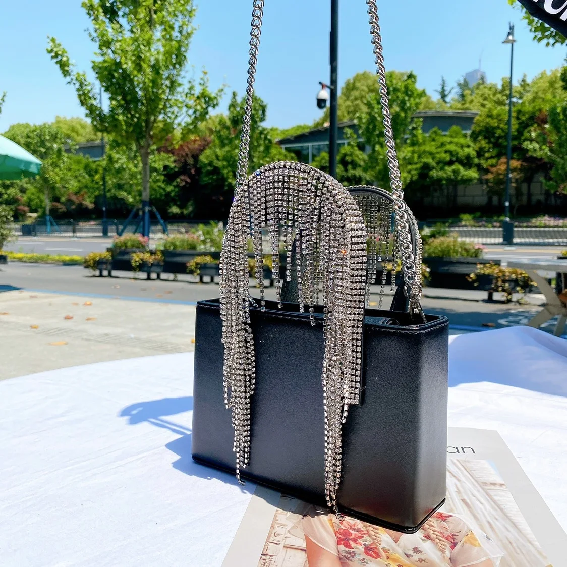 Title 3, Bolso de hombro con borlas de diamantes de imit...