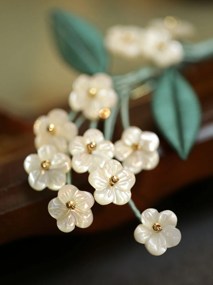 Broche de gola Cheongsam com flores embrulhadas Estilo chinês moderno e elegante Acessório ideal para blusas, jaquetas e vestidos, complementando seu visual. — foto 1