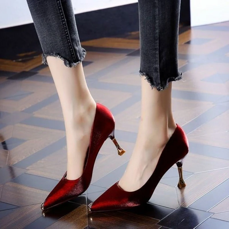 Spitz zulaufende Satin-High Heels Damen Stiletto-Schuhe, vielseitig kombinierbar, elegante Einzel-Schuhe für Damen, ein Must-Have für jede Garderobe. — foto 1