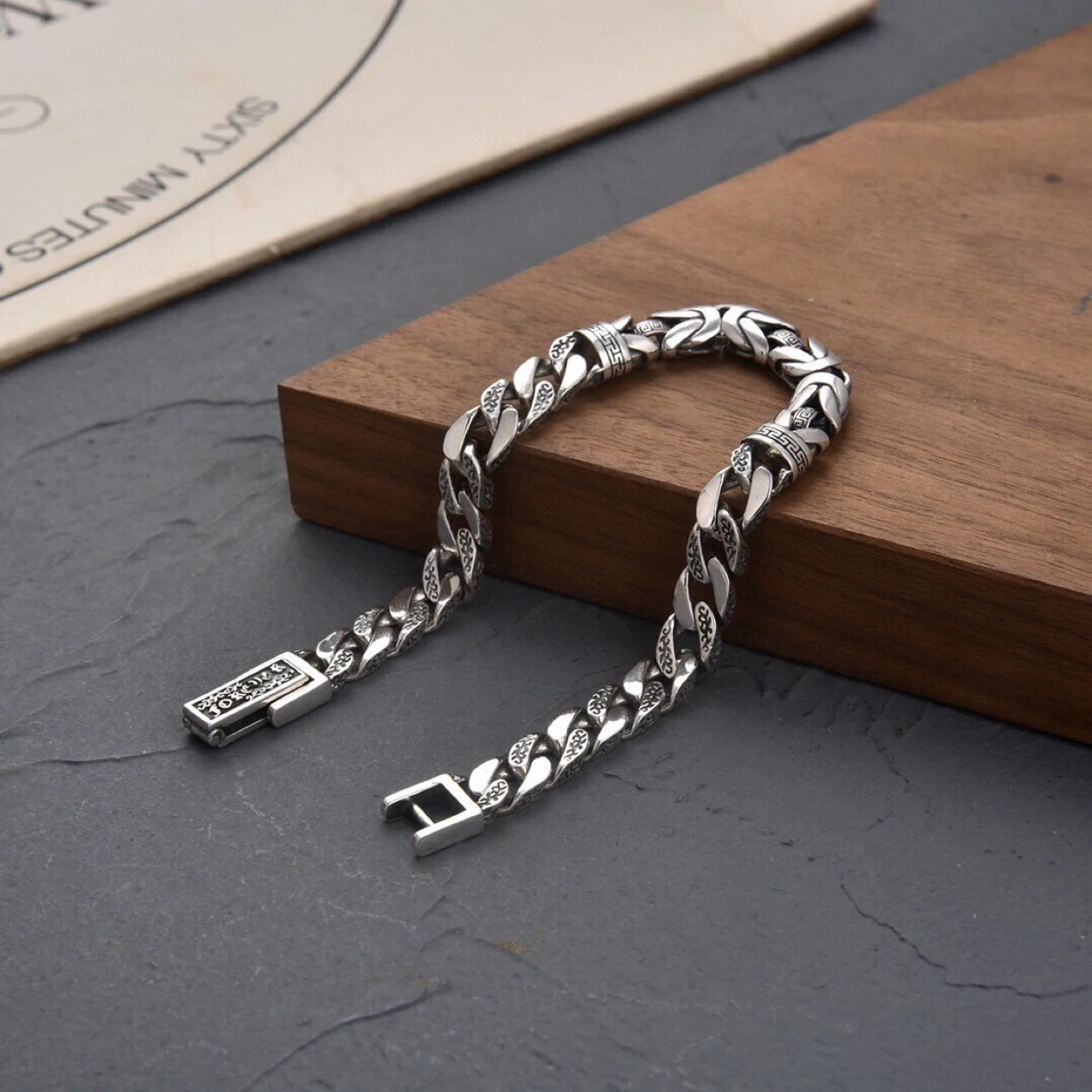 Heren Armband Rattan Patroon Stijlvol Accessoire voor Mannen Duurzaam Armband Textuurontwerp Comfortabel voor Dagelijks Gebruik en Bijzondere Momenten — foto 3