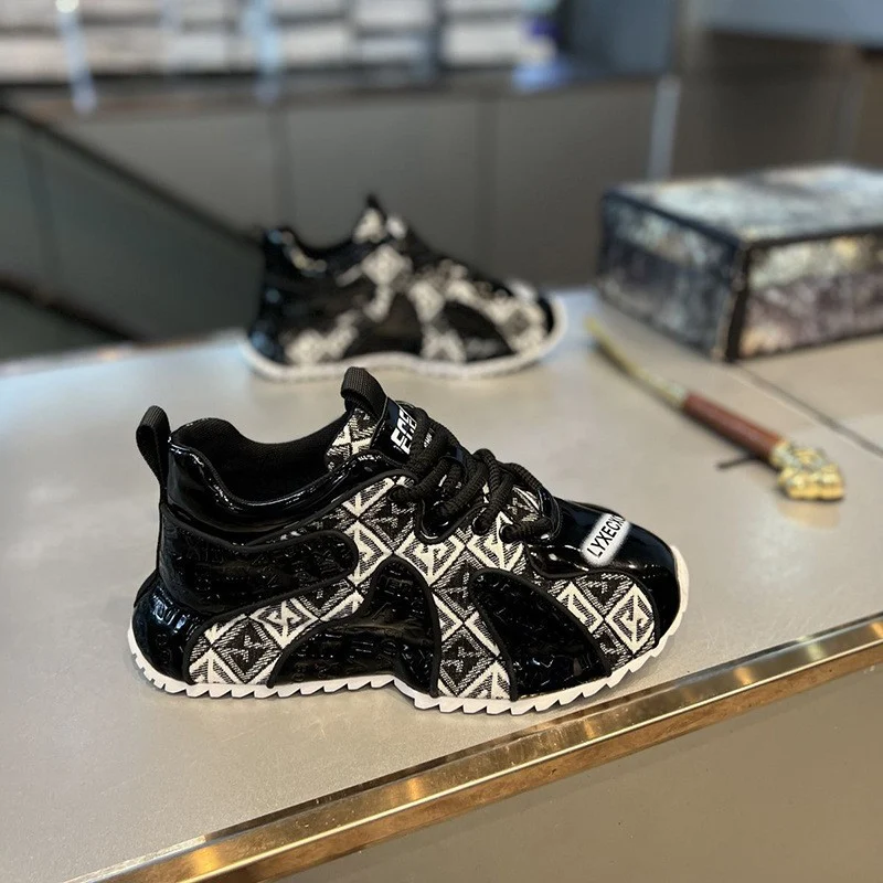 Title 25, Zapatillas de hombre ligeras con bordado juveni...