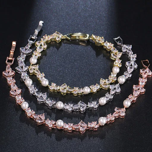 Title 7, Pulseira de pérolas e zircônias de moda luxuosa...