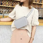 Bolsa Mensageiro Simples e Versátil para Ombro Perfeita para o Dia a Dia Design Funcional e Confortável Ideal para Levar seus Essenciais — foto 8
