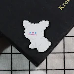 Broches, distintivos e acessórios de vestuário para bolsas, joias e muito mais. Pingentes, fivelas e patchs para personalizar seu estilo e adicionar um toque único. — foto 17
