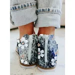 Sandálias femininas simples com flores, perfeitas para um visual elegante e fresco. Conforto e estilo para o verão, ideal para diversas ocasiões. — foto 4