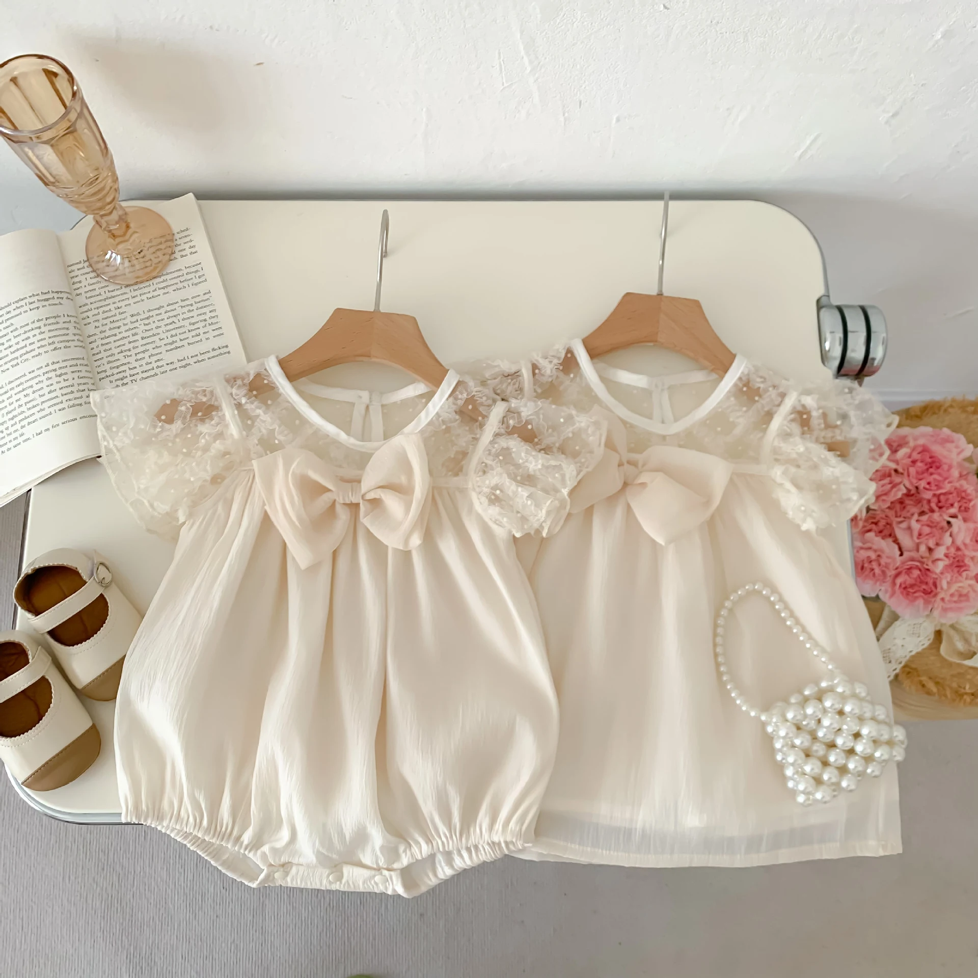 Macacão fino de verão para bebê, leve e respirável. Perfeito para dias quentes, confortável para brincar e passear ao sol. — foto 11