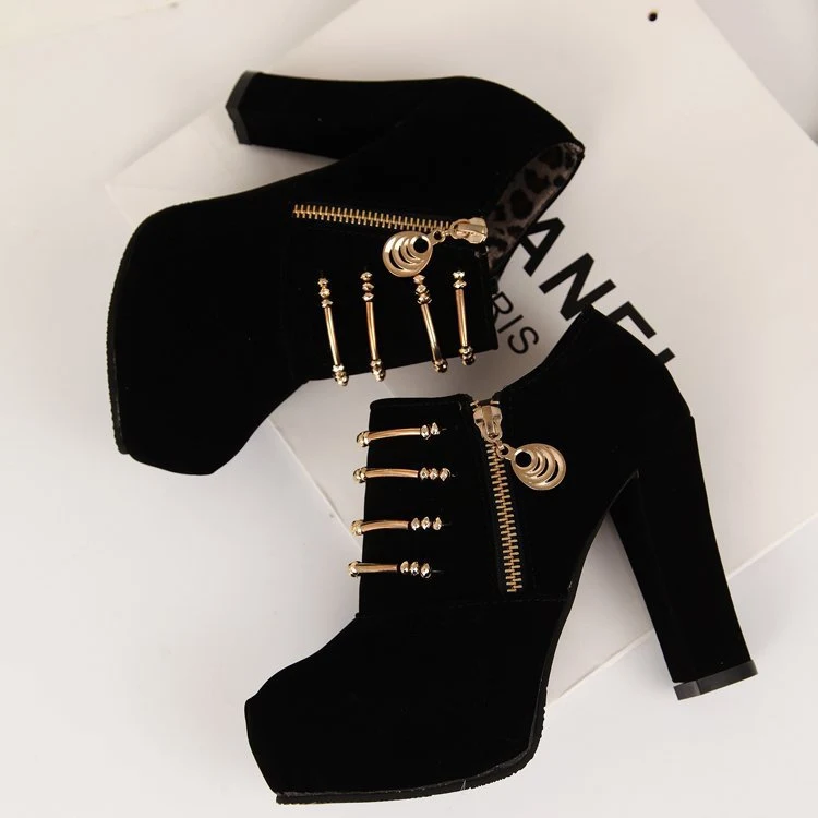 New chunky metal ankle boots for women, offering all-day comfort and a bold fashion statement. Perfect for any occasion. — photo 3