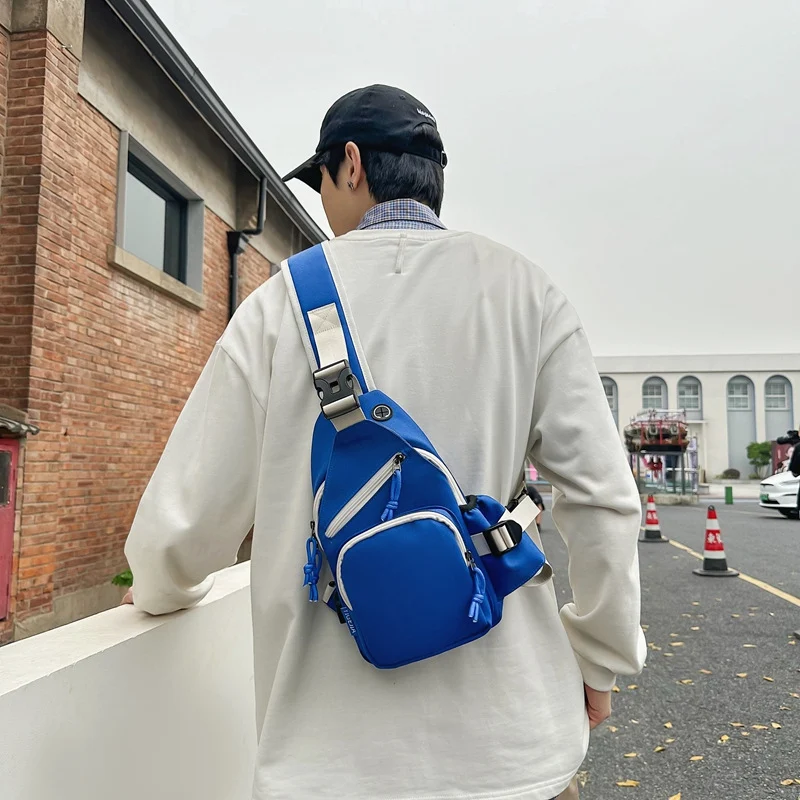 Bolsa de peito masculina casual, à prova d'água e grande capacidade. Perfeita para carregar seus itens essenciais com segurança e estilo. — foto 4
