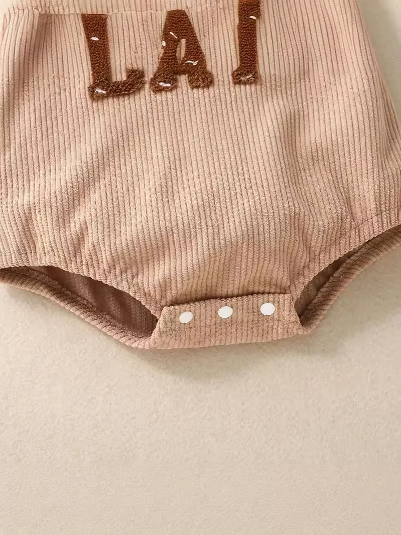 Bordado de toallas de festival neutral baby sling triangle rompers — foto 1