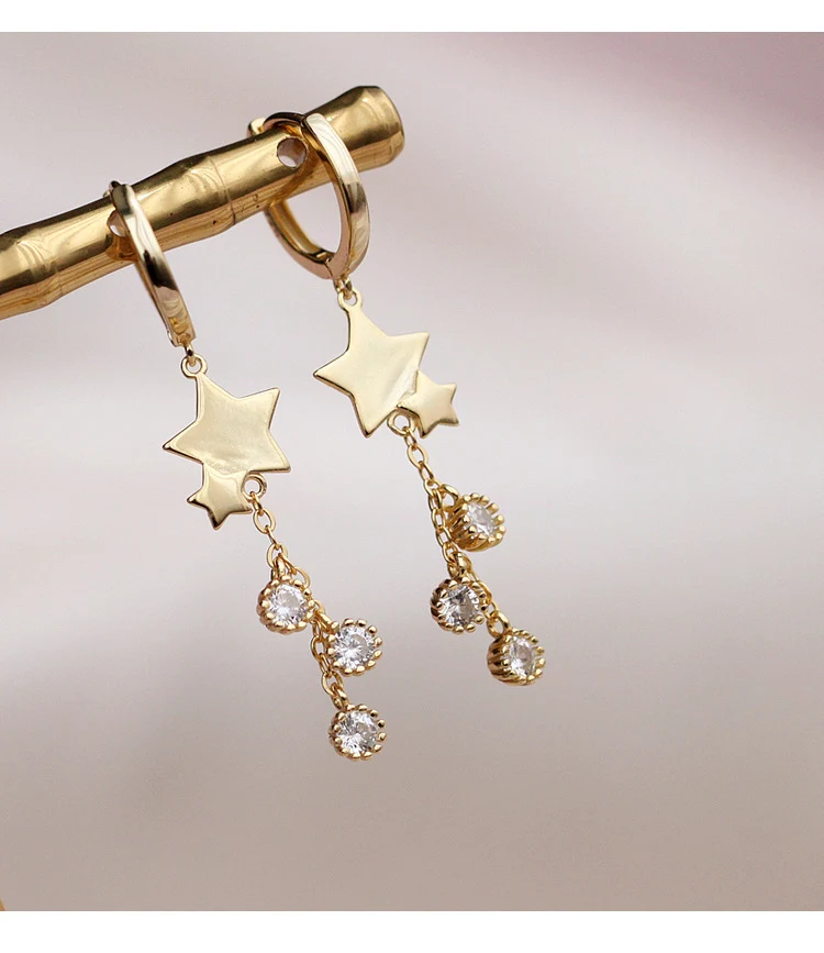 Title 12, Brincos de estrela de cinco pontas com strass e...