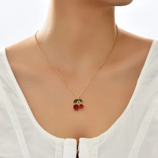 Title 4, Colar Feminino Camada Única com Pingente de Amo...